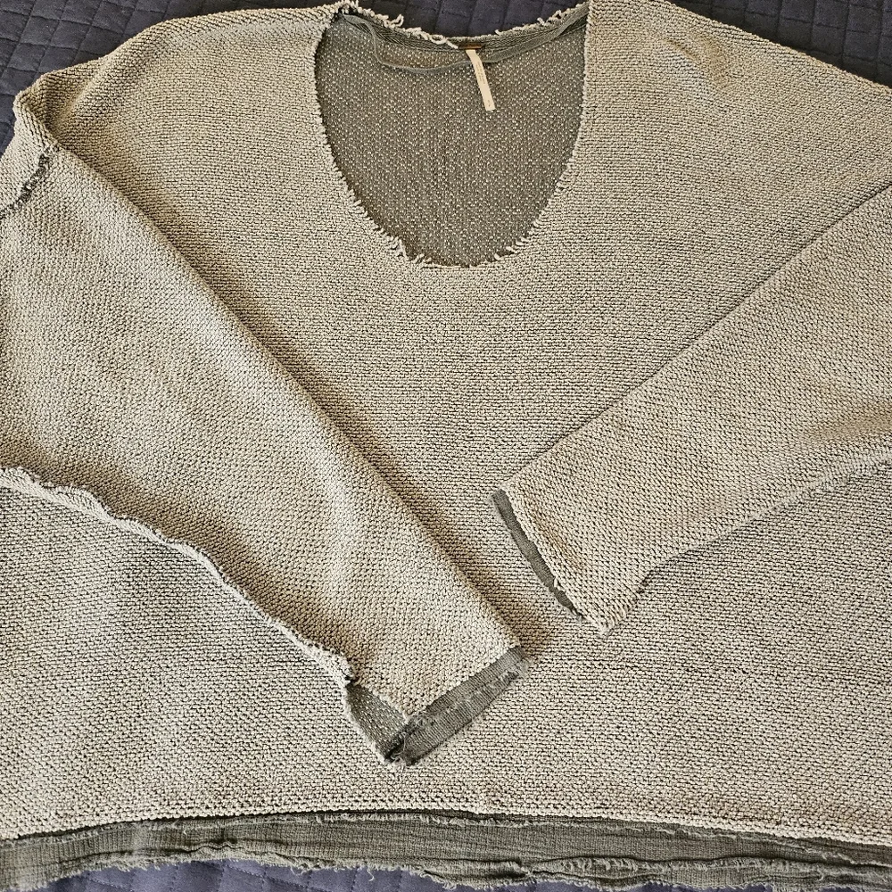 ​Free People | Gray Raw Hem Distressed V-Neck Thermal‎ Knit Sweater
